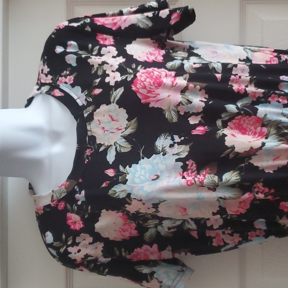 4/$30 Soatrld black short-sleeved dress with floral design size XL. ** - Picture 3 of 14